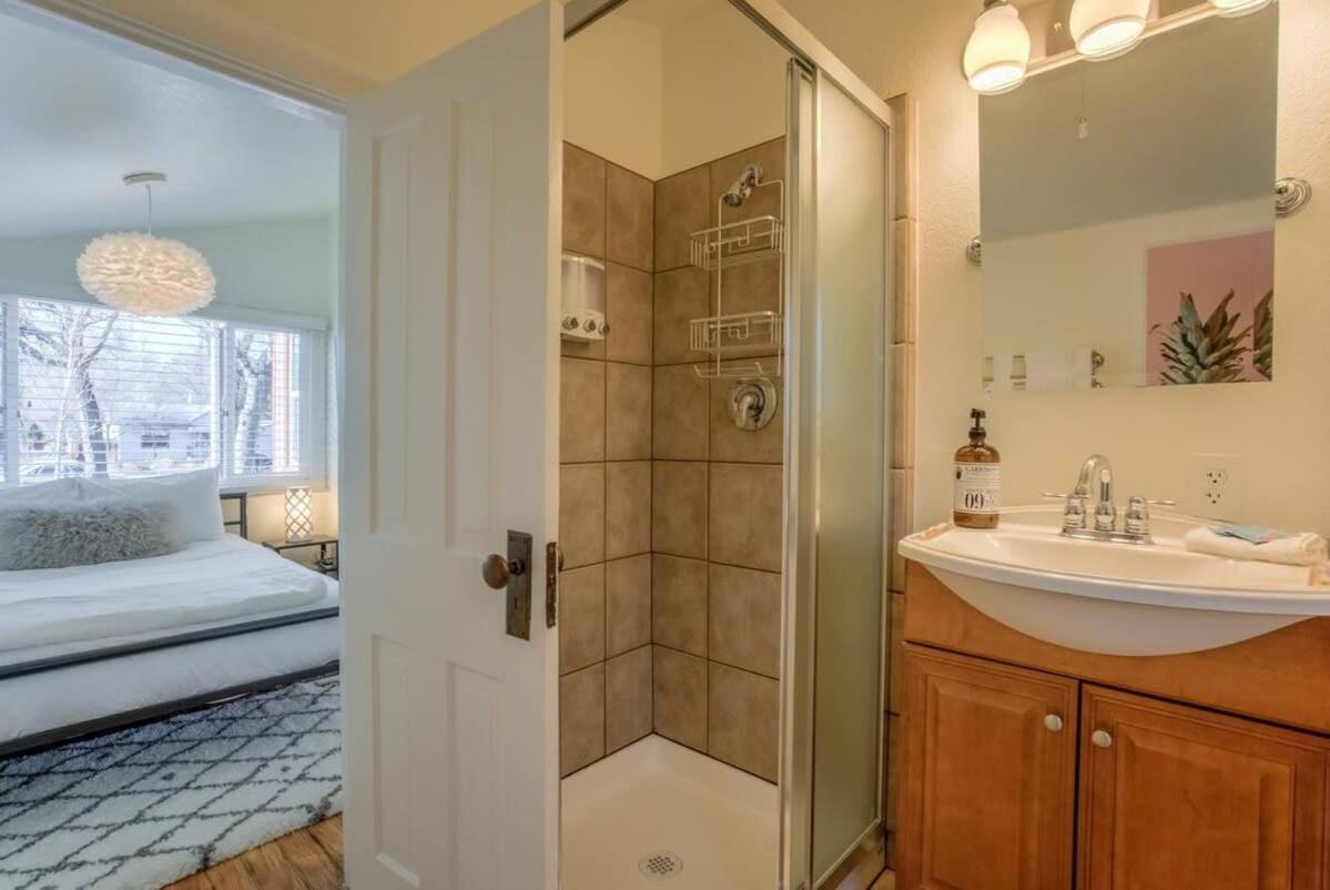 הוילה קולורדו ספרינגס Vintage Tiny House Cute 1Bdrm Big Appeal מראה חיצוני תמונה